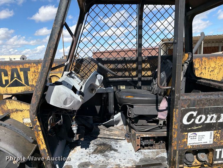 image for item DV8682 1999 Caterpillar TH83 telehandler