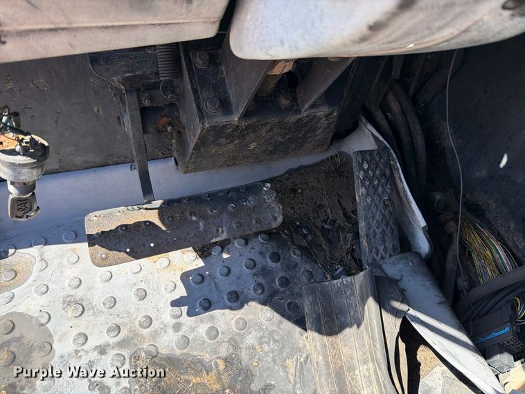 image for item DV8682 1999 Caterpillar TH83 telehandler