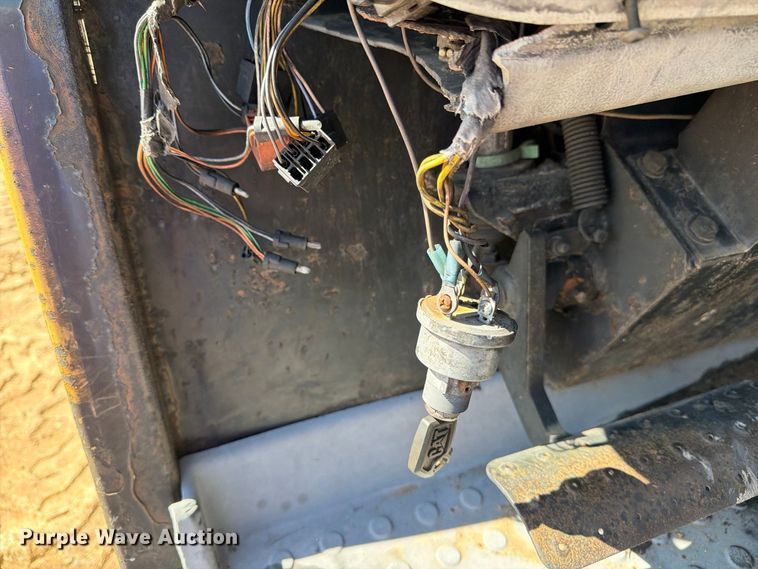 image for item DV8682 1999 Caterpillar TH83 telehandler