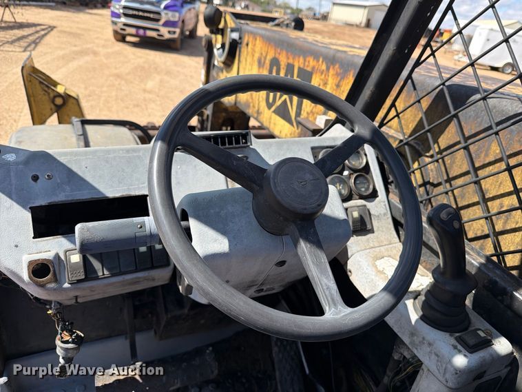 image for item DV8682 1999 Caterpillar TH83 telehandler