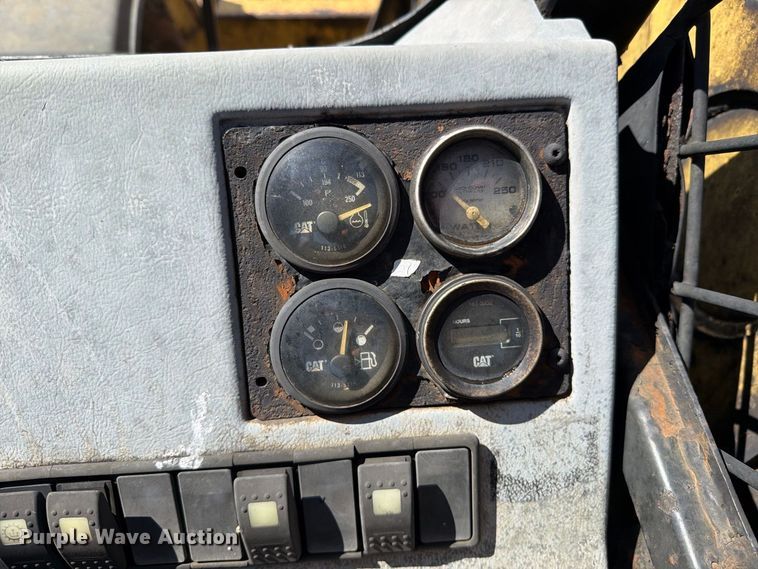 image for item DV8682 1999 Caterpillar TH83 telehandler