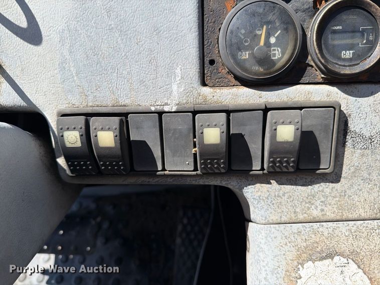 image for item DV8682 1999 Caterpillar TH83 telehandler