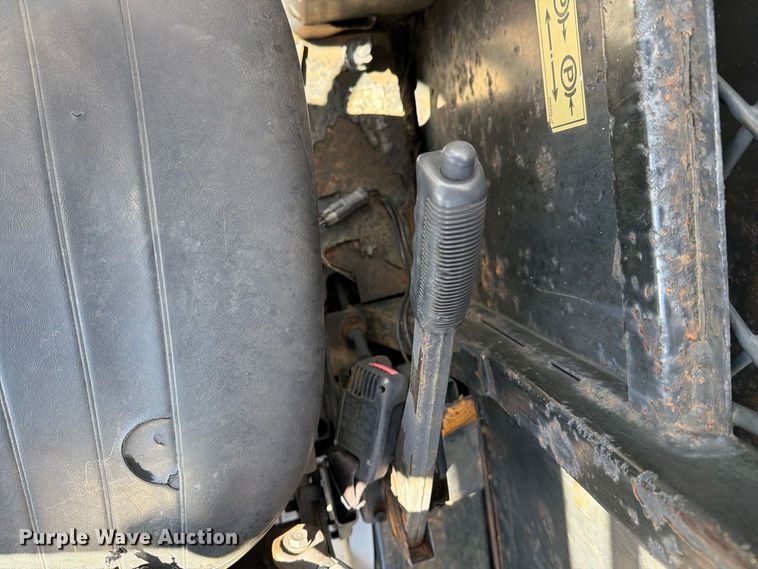 image for item DV8682 1999 Caterpillar TH83 telehandler