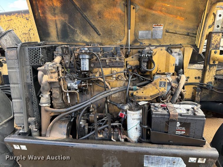image for item DV8682 1999 Caterpillar TH83 telehandler
