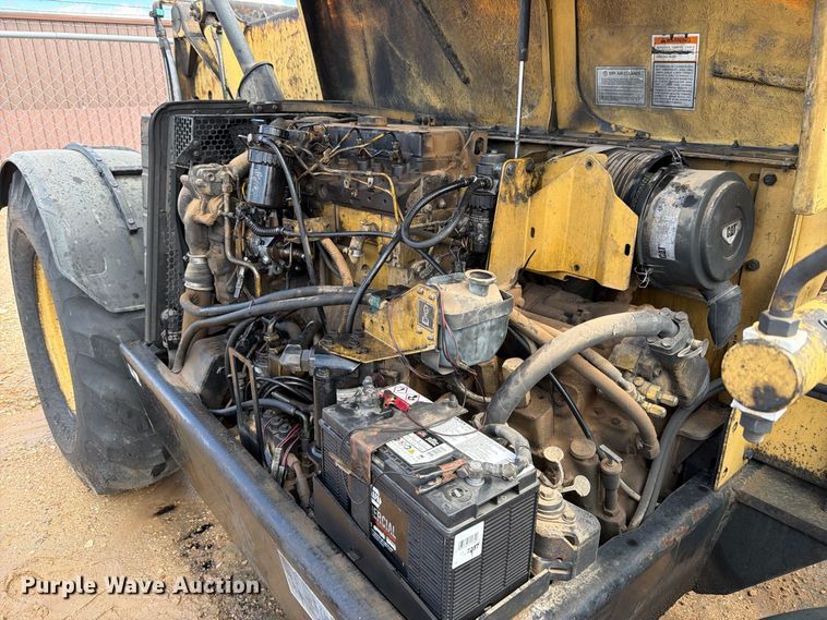 image for item DV8682 1999 Caterpillar TH83 telehandler