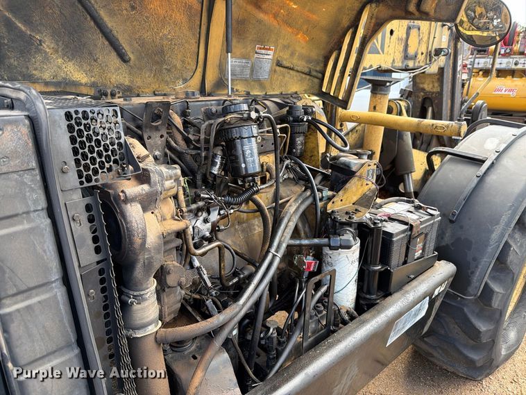 image for item DV8682 1999 Caterpillar TH83 telehandler