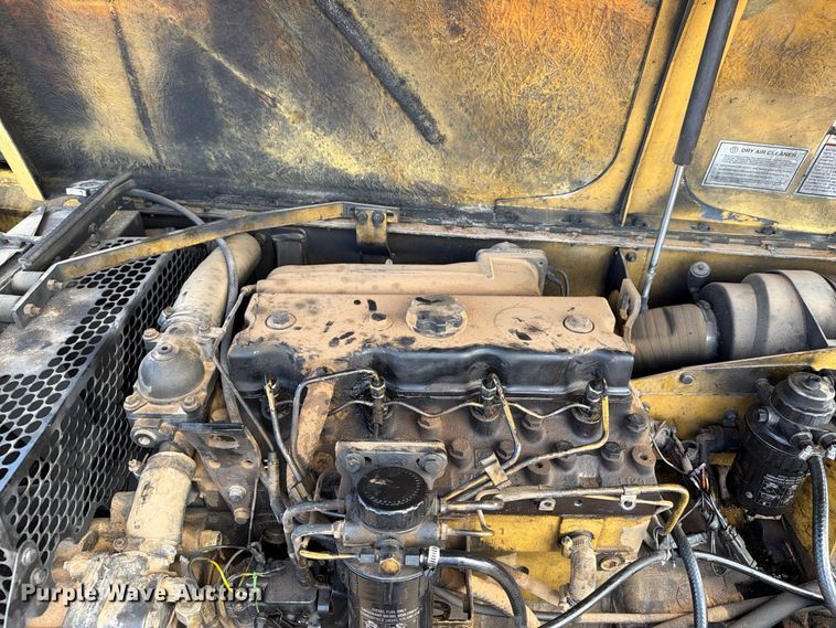 image for item DV8682 1999 Caterpillar TH83 telehandler