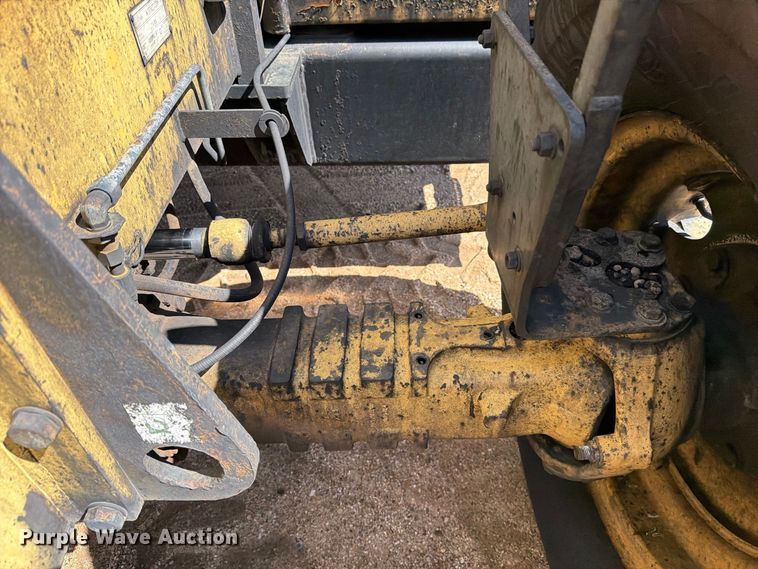 image for item DV8682 1999 Caterpillar TH83 telehandler