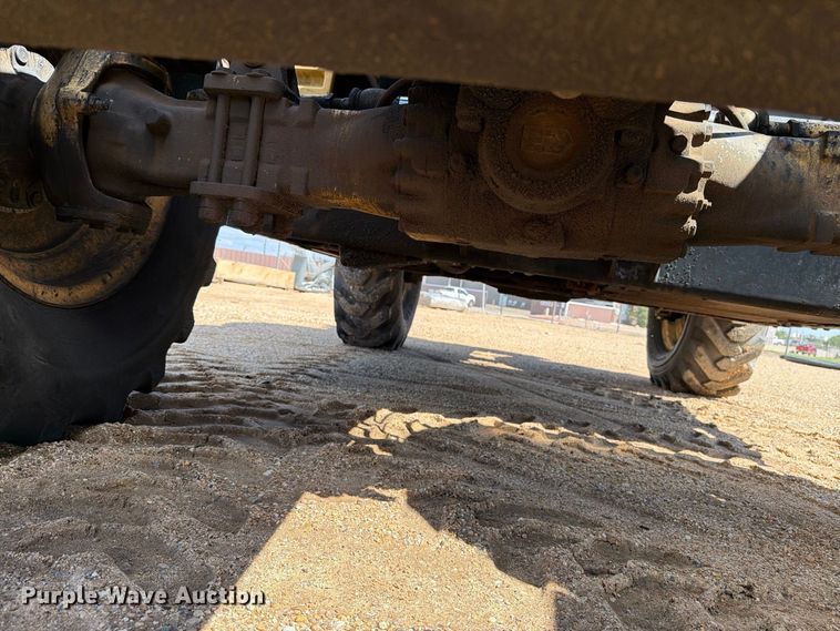 image for item DV8682 1999 Caterpillar TH83 telehandler