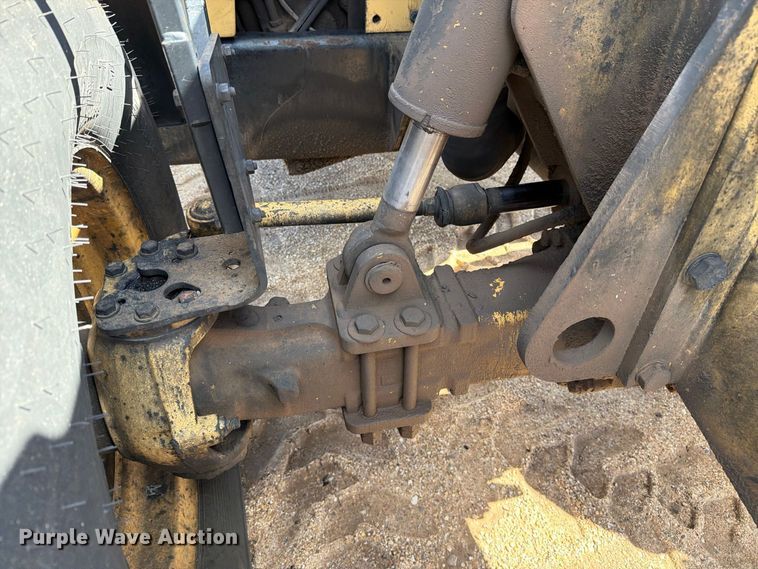 image for item DV8682 1999 Caterpillar TH83 telehandler