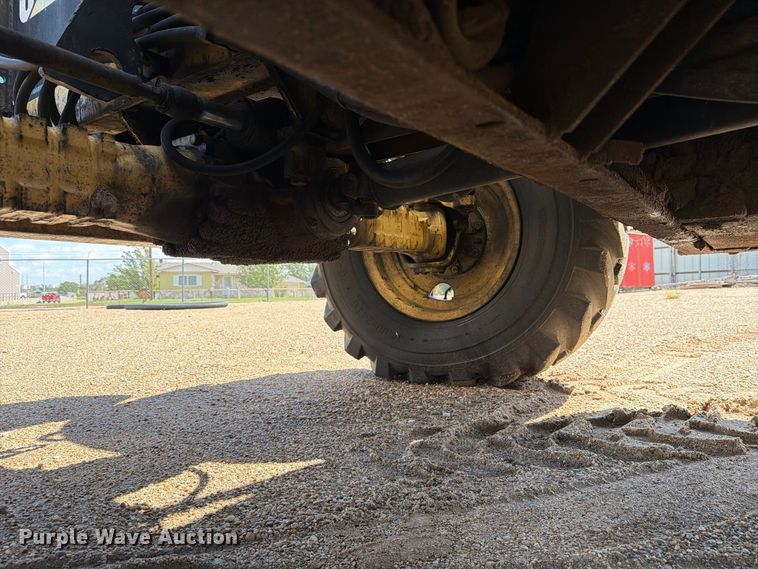 image for item DV8682 1999 Caterpillar TH83 telehandler