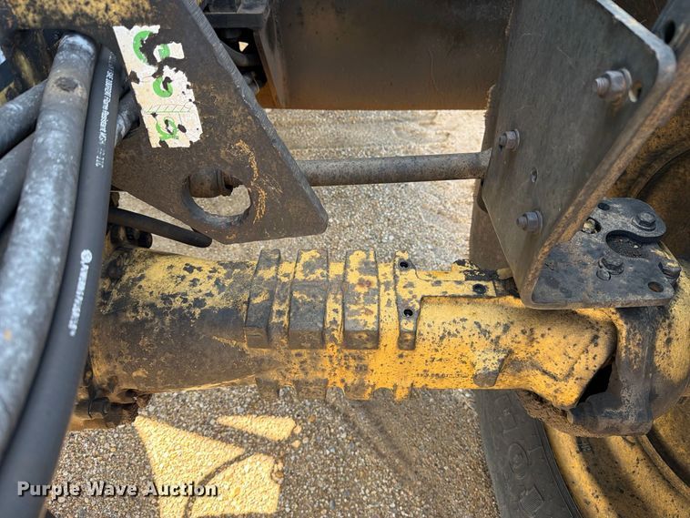 image for item DV8682 1999 Caterpillar TH83 telehandler
