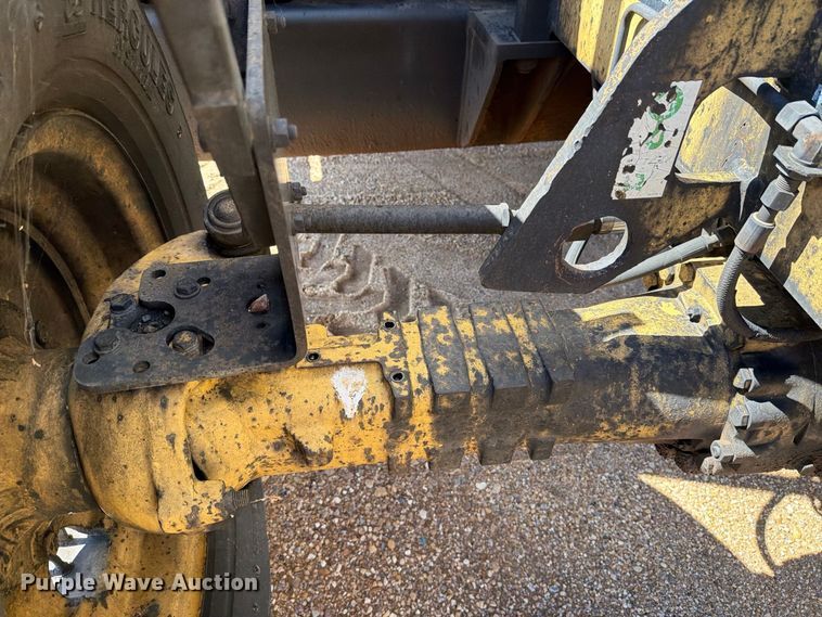 image for item DV8682 1999 Caterpillar TH83 telehandler