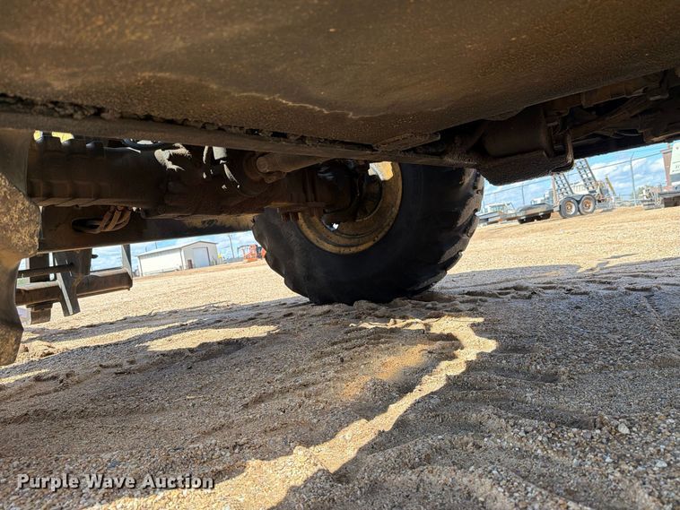 image for item DV8682 1999 Caterpillar TH83 telehandler