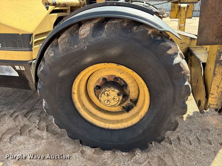 image for item DV8682 1999 Caterpillar TH83 telehandler