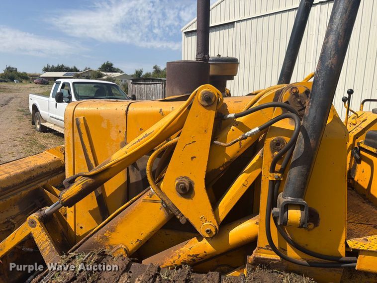 image for item DY3450 1982 John Deere 555A track loader