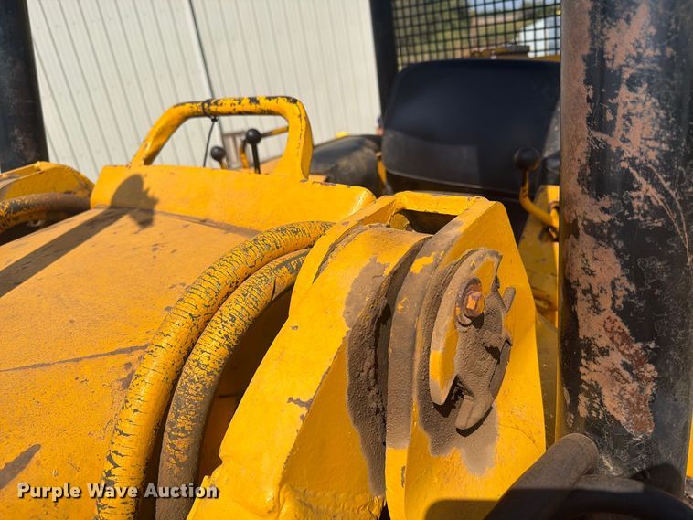 image for item DY3450 1982 John Deere 555A track loader