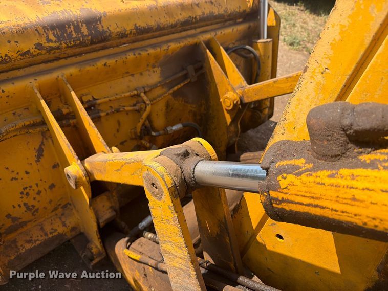 image for item DY3450 1982 John Deere 555A track loader