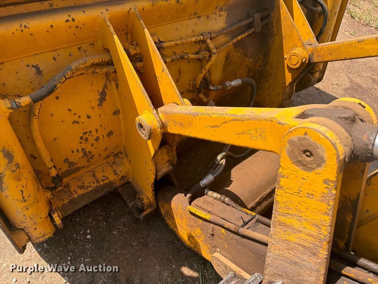 image for item DY3450 1982 John Deere 555A track loader