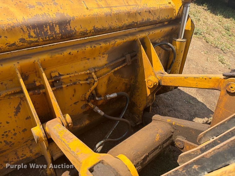 image for item DY3450 1982 John Deere 555A track loader