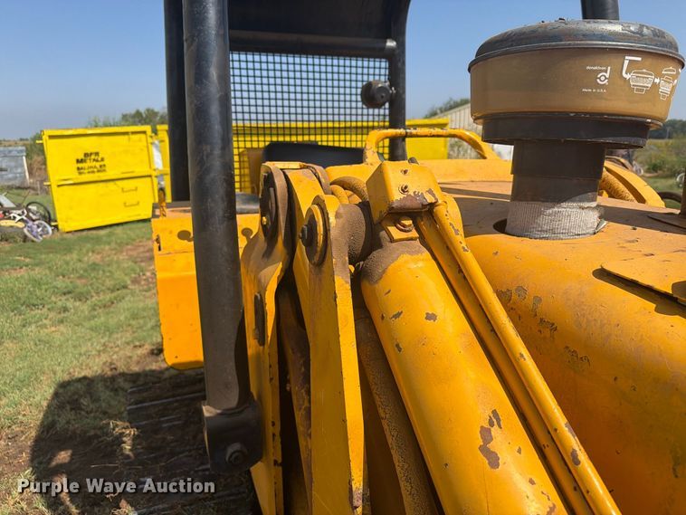 image for item DY3450 1982 John Deere 555A track loader