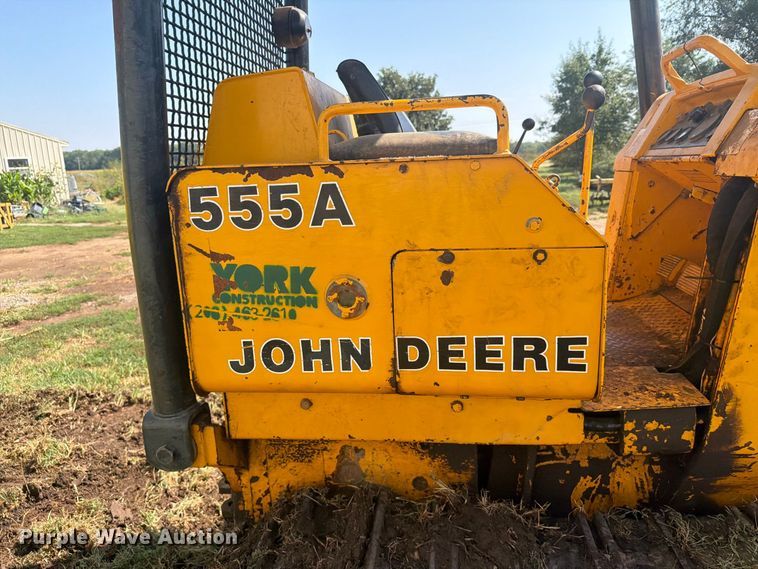 image for item DY3450 1982 John Deere 555A track loader