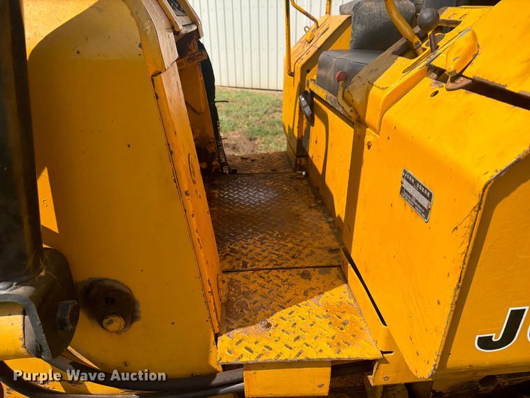 image for item DY3450 1982 John Deere 555A track loader