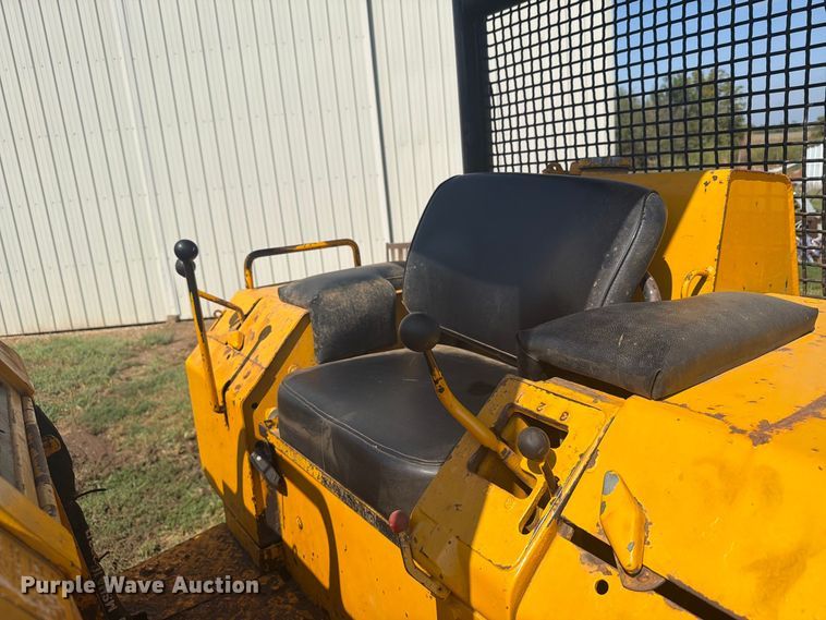 image for item DY3450 1982 John Deere 555A track loader