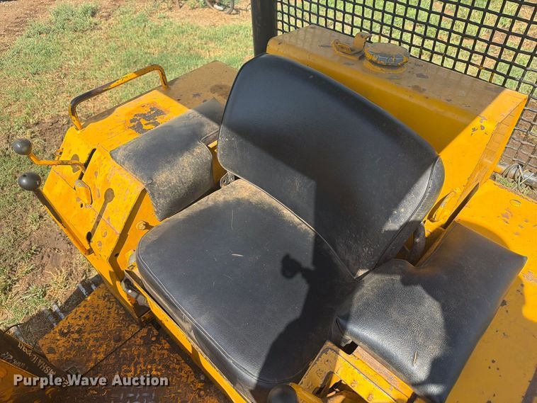 image for item DY3450 1982 John Deere 555A track loader
