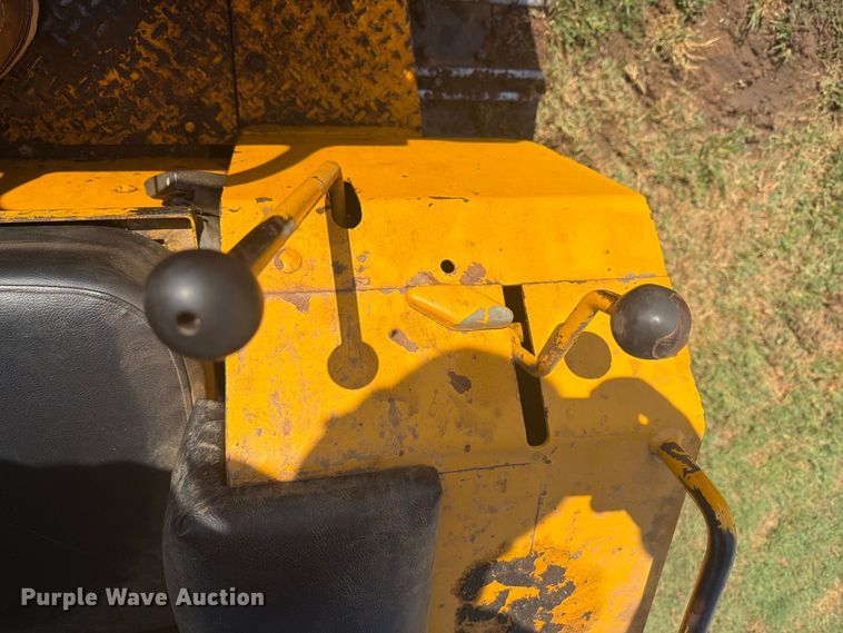 image for item DY3450 1982 John Deere 555A track loader