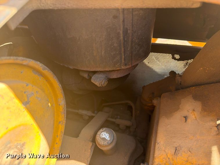 image for item DY3450 1982 John Deere 555A track loader