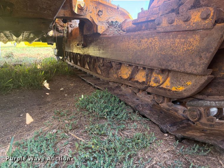image for item DY3450 1982 John Deere 555A track loader