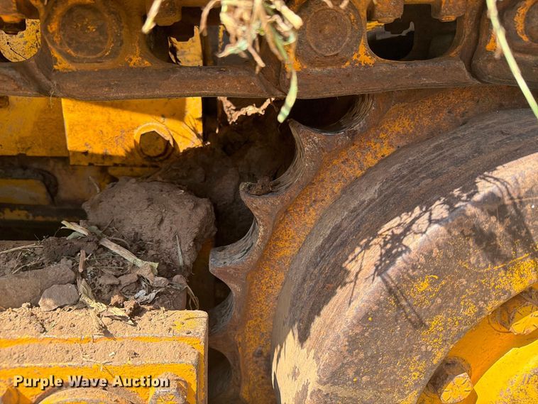 image for item DY3450 1982 John Deere 555A track loader