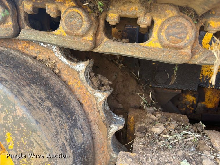 image for item DY3450 1982 John Deere 555A track loader