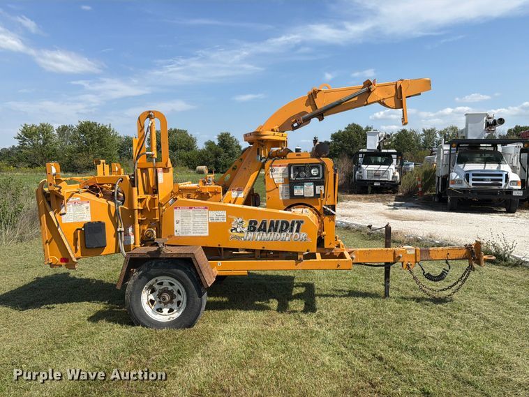 image for item DZ4854 2013 Bandit 990XP wood chipper