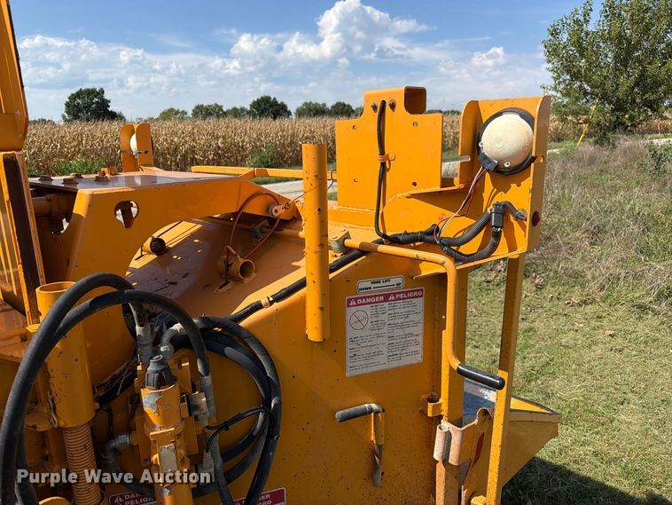 image for item DZ4854 2013 Bandit 990XP wood chipper