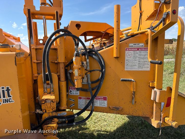 image for item DZ4854 2013 Bandit 990XP wood chipper
