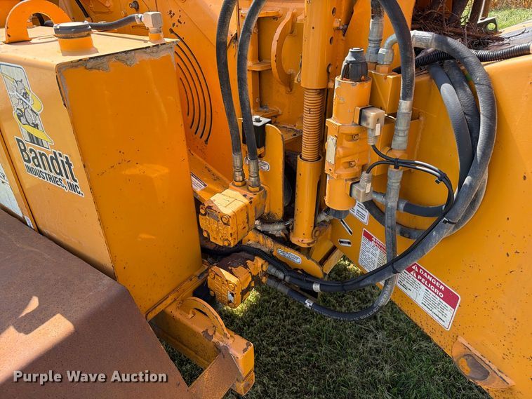 image for item DZ4854 2013 Bandit 990XP wood chipper