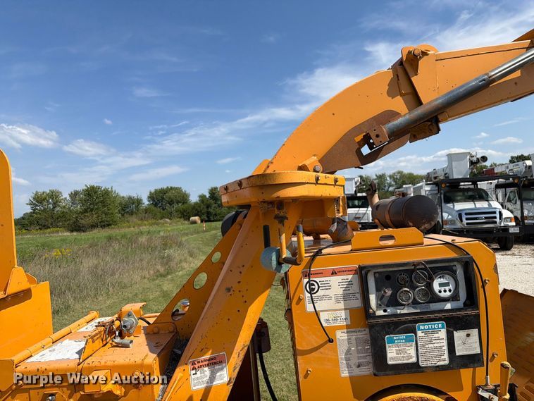 image for item DZ4854 2013 Bandit 990XP wood chipper