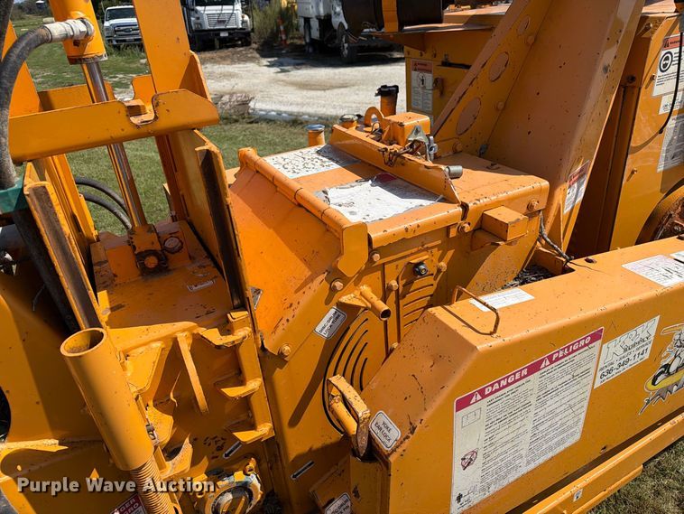 image for item DZ4854 2013 Bandit 990XP wood chipper