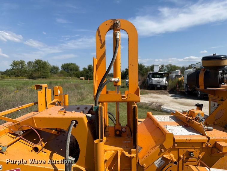 image for item DZ4854 2013 Bandit 990XP wood chipper