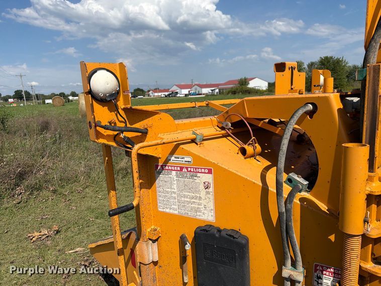 image for item DZ4854 2013 Bandit 990XP wood chipper
