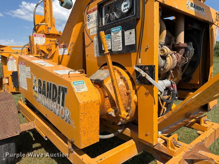 image for item DZ4854 2013 Bandit 990XP wood chipper