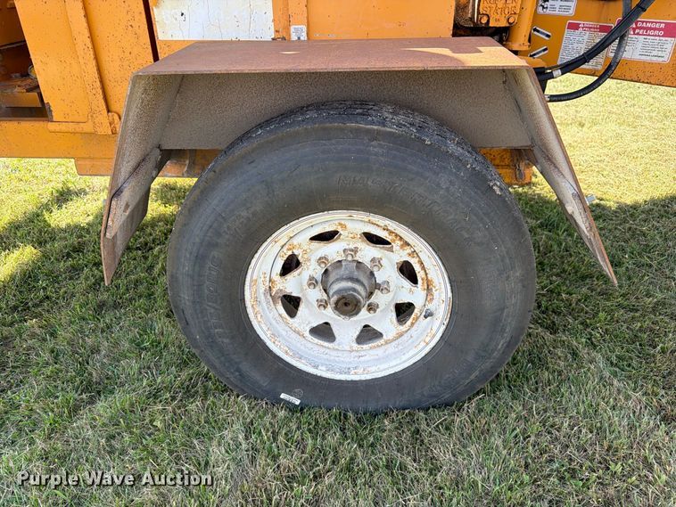 image for item DZ4854 2013 Bandit 990XP wood chipper