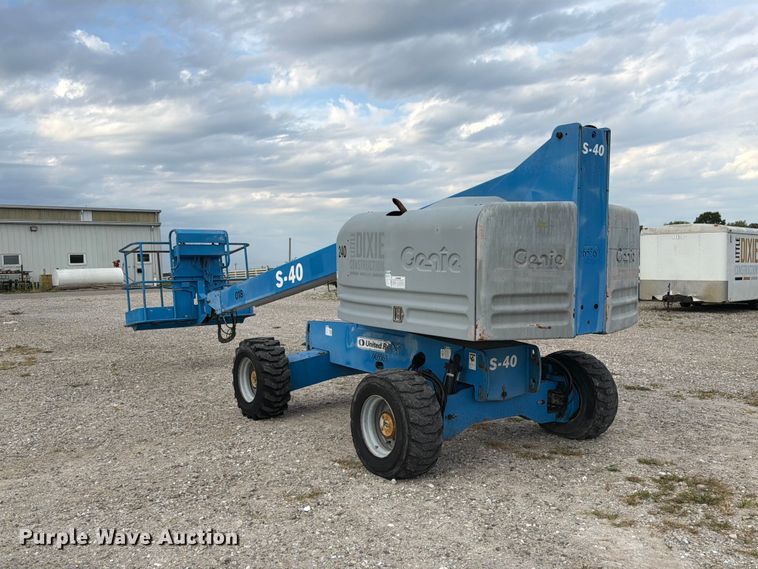 image for item DZ4855 2005 Genie S-40 boom lift
