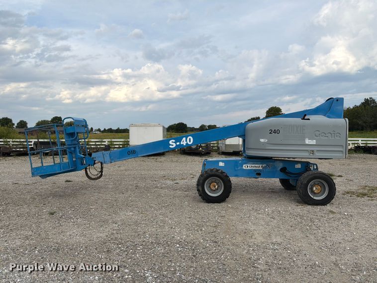 image for item DZ4855 2005 Genie S-40 boom lift