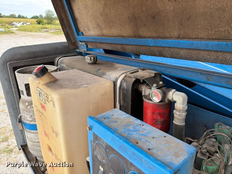 image for item DZ4855 2005 Genie S-40 boom lift