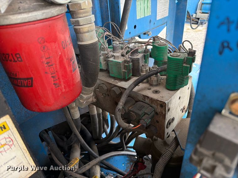 image for item DZ4855 2005 Genie S-40 boom lift