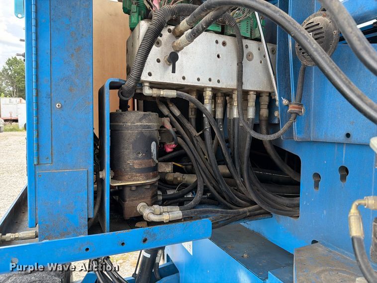 image for item DZ4855 2005 Genie S-40 boom lift