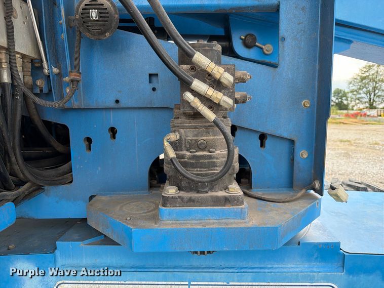 image for item DZ4855 2005 Genie S-40 boom lift